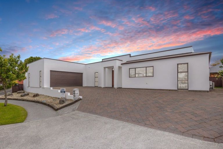 Photo of property in 17 Chesterfield Place, Rototuna, Hamilton, 3210