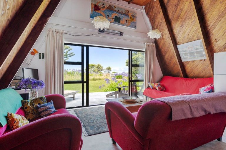 Photo of property in 127 Blue Pacific Parade, Riversdale Beach, Masterton, 5872