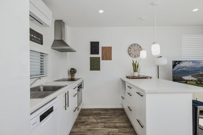 Photo of property in 31 Reynolds Place, Papamoa Beach, Papamoa, 3118