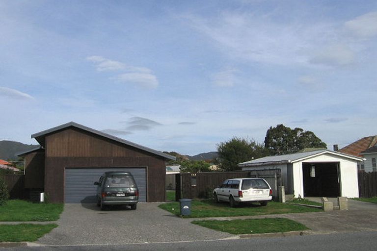 Photo of property in 4 Churton Crescent, Taita, Lower Hutt, 5011