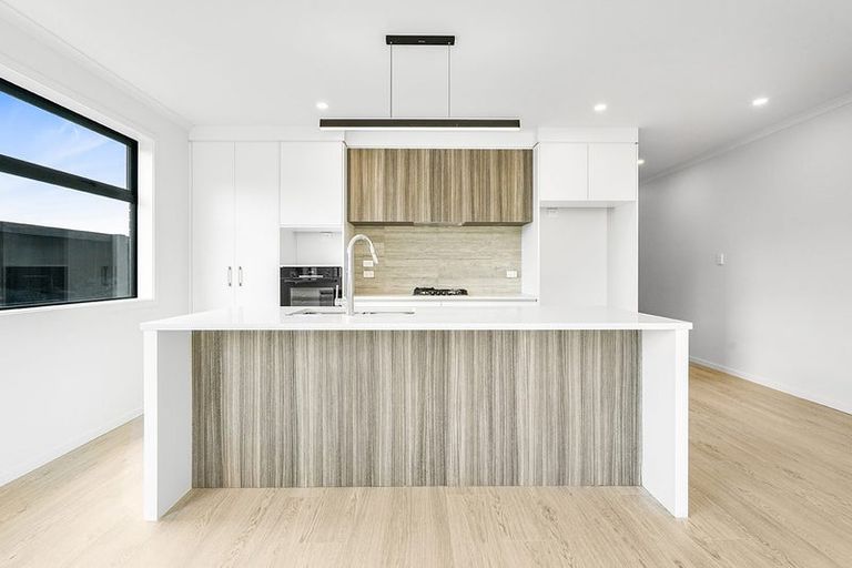 Photo of property in 35 Overton Street, Rototuna North, 3210