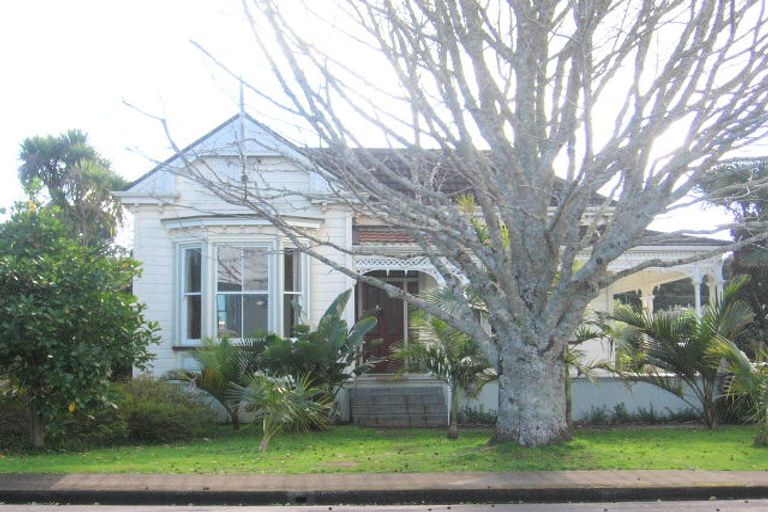 Photo of property in 9 Shortland Street, Regent, Whangarei, 0112