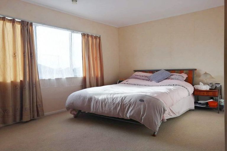 Photo of property in 6 Eske Place, Highland Park, Auckland, 2010