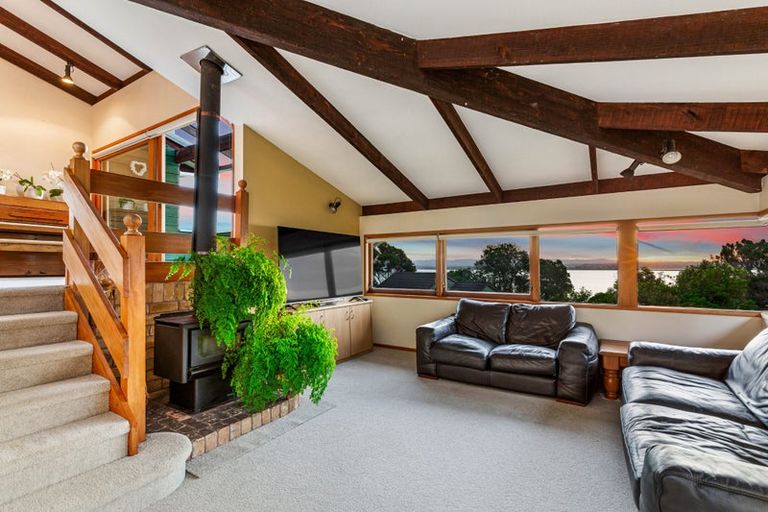 Photo of property in 32 Brigantine Drive, Beach Haven, Auckland, 0626