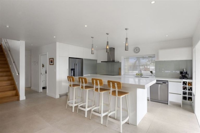 Photo of property in 11 Beresford Street, Bayswater, Auckland, 0622