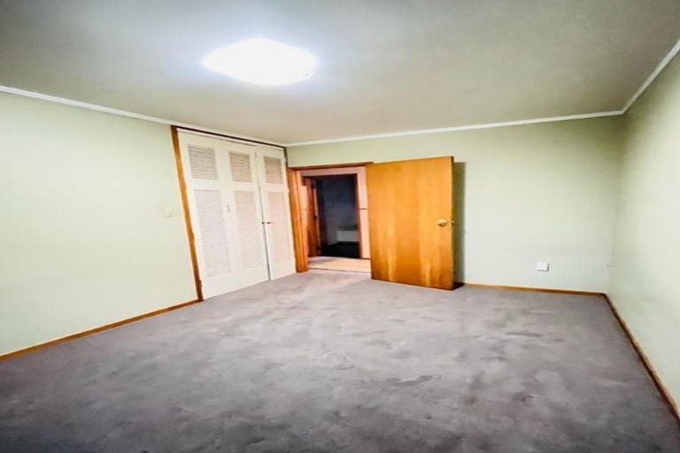 Photo of property in 1 Sovereign Place, Glenfield, Auckland, 0629