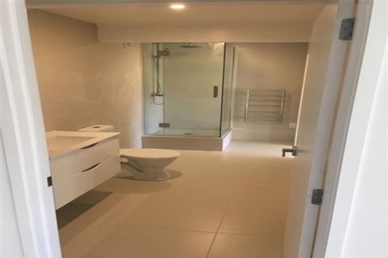 Photo of property in 33 Archers Road, Hillcrest, Auckland, 0629