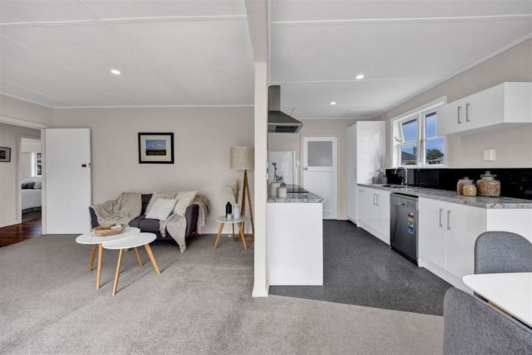Photo of property in 13 Malone Place, Hawera, 4610