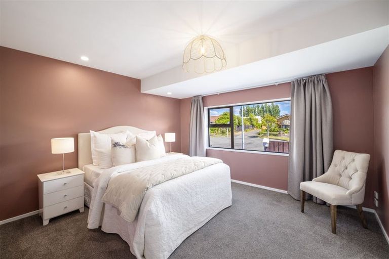 Photo of property in 20 Sawtell Place, Northcote, Christchurch, 8052