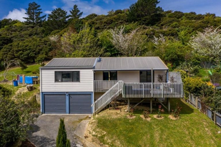 Photo of property in 72 Omapere Street, Whitby, Porirua, 5024