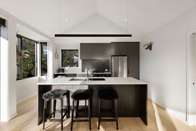Photo of property in 1 Parera Lane, Jacks Point, Queenstown, 9371