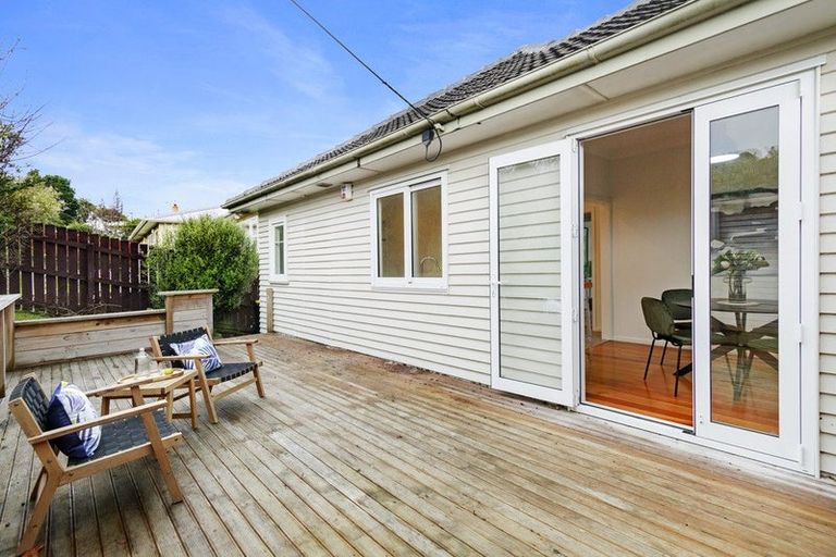 Photo of property in 33 Tawa Terrace, Tawa, Wellington, 5028