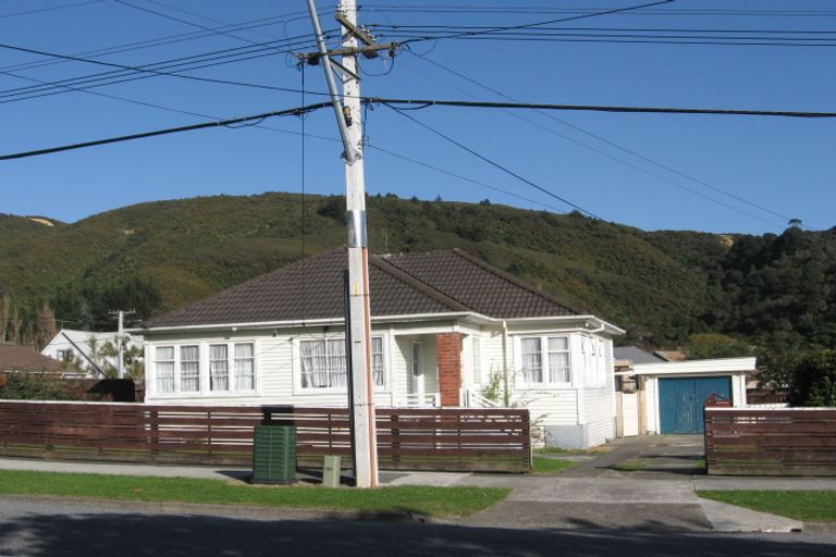 Photo of property in 90 Seddon Street, Naenae, Lower Hutt, 5011