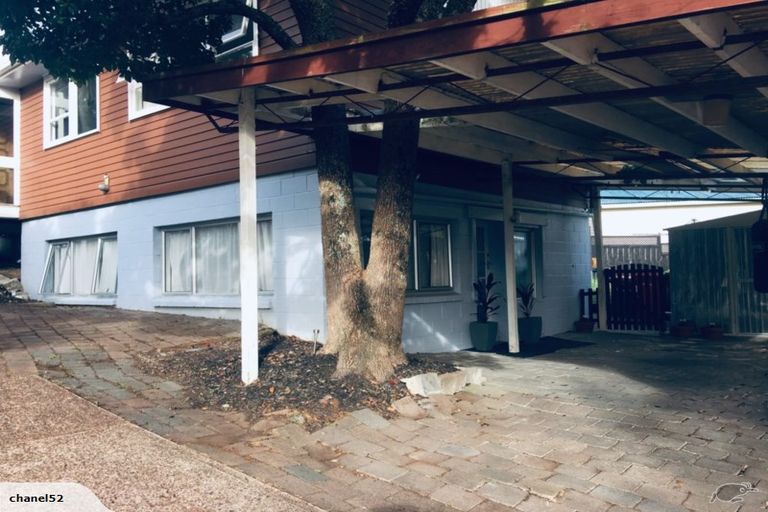 Photo of property in 2/27 Salem Place, Torbay, Auckland, 0630