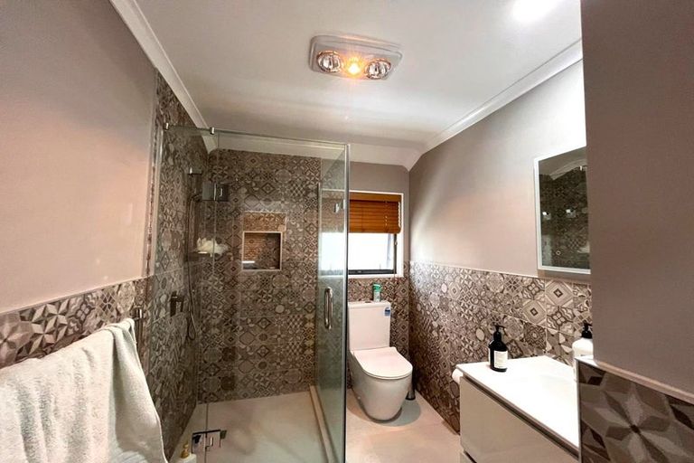 Photo of property in 58a De Quincey Terrace, Highland Park, Auckland, 2010