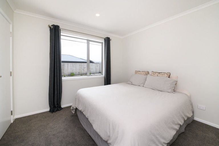 Photo of property in 20 Sardinia Grove, Fitzherbert, Palmerston North, 4410