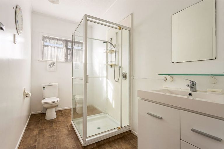 Photo of property in 278 Boord Crescent, Kumeu, 0891