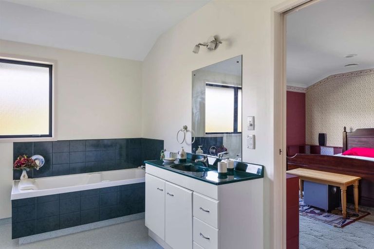 Photo of property in 520 Manutahi Road, Lepperton, New Plymouth, 4373