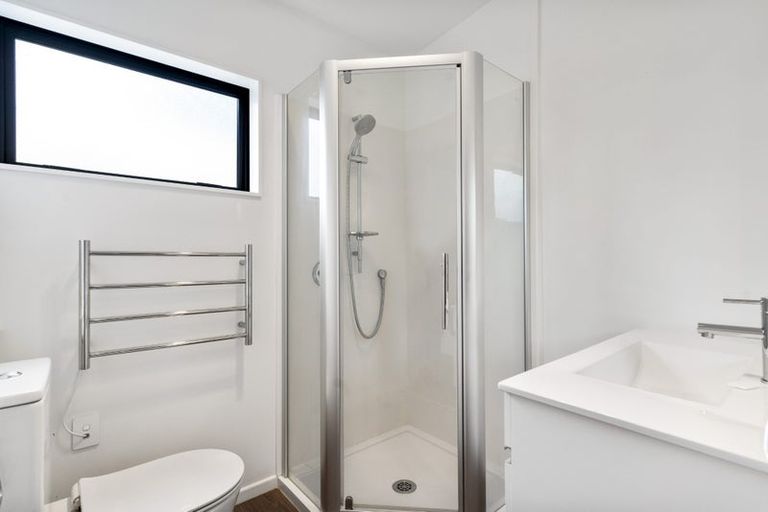 Photo of property in 4e Wattle Road, Sunnyvale, Auckland, 0612