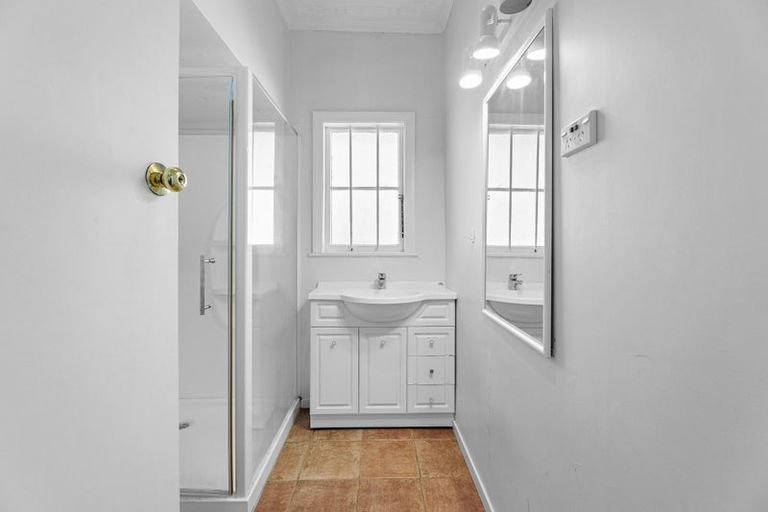 Photo of property in 1/48 Seabrook Avenue, New Lynn, Auckland, 0600