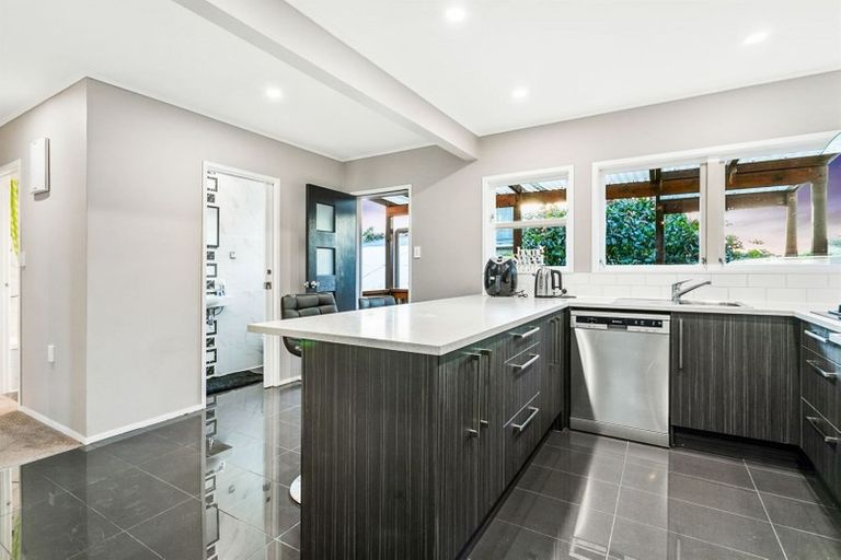 Photo of property in 554 Swanson Road, Ranui, Auckland, 0612