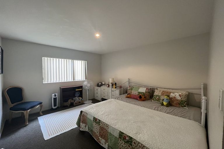 Photo of property in 22 Popokatea Drive, Takanini, 2112