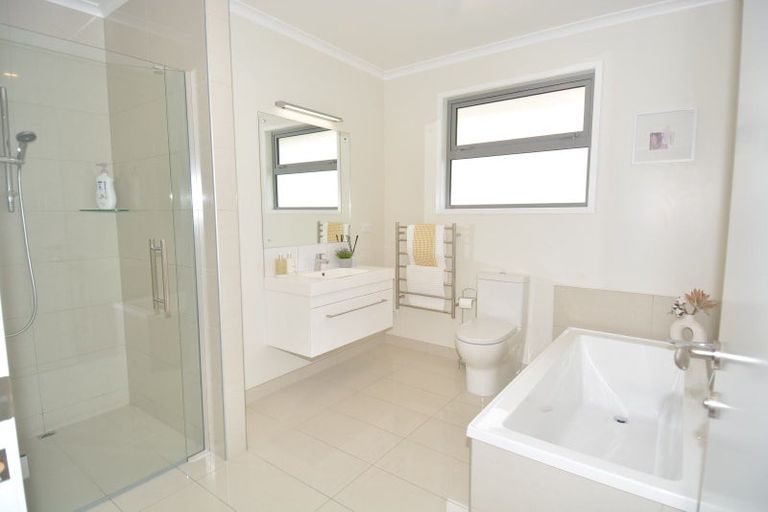 Photo of property in 4 Avalanche Place, Wanaka, 9305