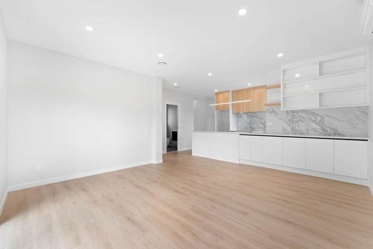 Photo of property in 1/1 Brian Avenue, Forrest Hill, Auckland, 0620