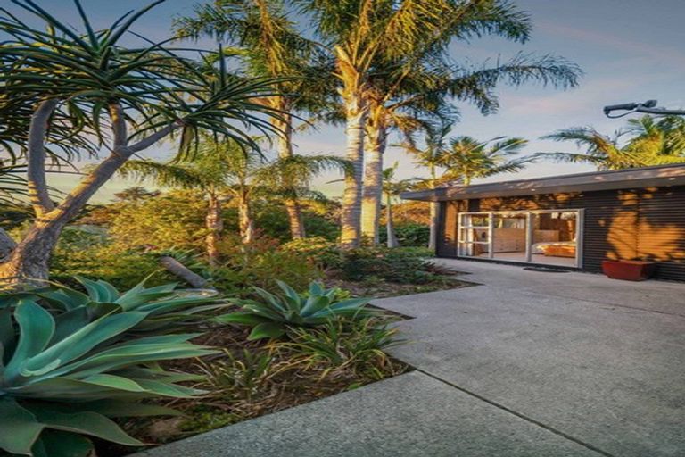 Photo of property in 269 Kaipara Road, Papakura, 2582