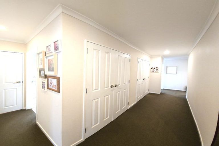 Photo of property in 93a Taylor Terrace, Tawa, Wellington, 5028