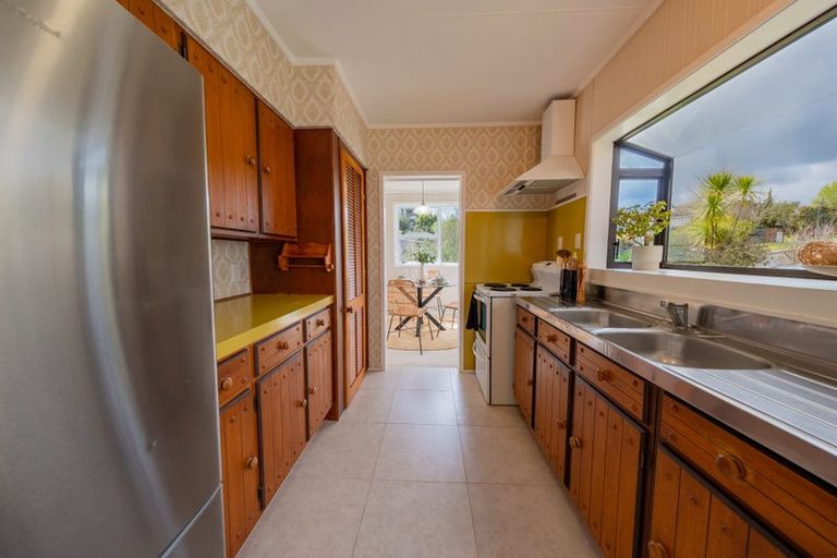 Photo of property in 18 Blakeborough Drive, Forrest Hill, Auckland, 0620