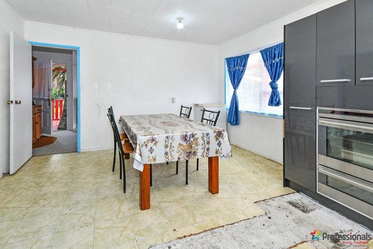 Photo of property in 1 Trengove Place, West Harbour, Auckland, 0618