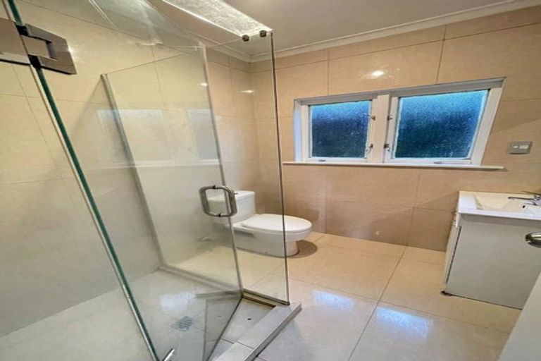 Photo of property in 50 Fruitvale Road, New Lynn, Auckland, 0600