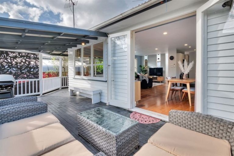 Photo of property in 48 Sylvan Crescent, Te Atatu South, Auckland, 0610