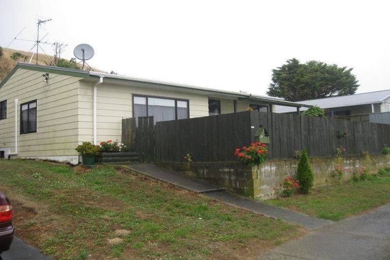 Photo of property in 17 Marne Grove, Waitangirua, Porirua, 5024