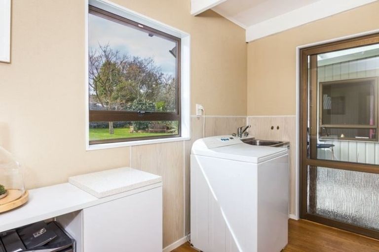 Photo of property in 10 Titoki Avenue, Waipahihi, Taupo, 3330