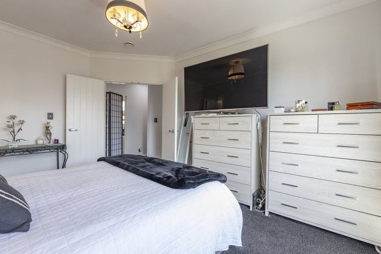 Photo of property in 18 Parkinson Place, Woodend, 7610