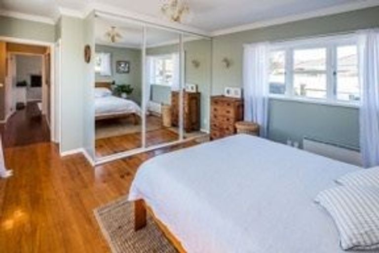 Photo of property in 5 Jillett Street, Titahi Bay, Porirua, 5022