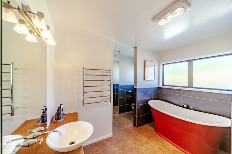 Photo of property in 239 Maharakeke Road, Waipukurau, 4281