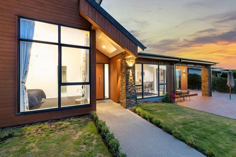 Photo of property in 1 Vista Place, Huntsbury, Christchurch, 8022