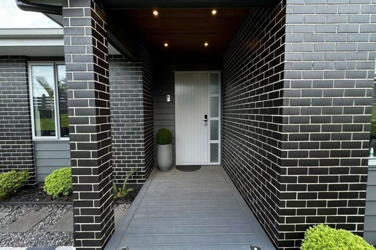 Photo of property in 17 Rowles Road, Pukekohe, 2120