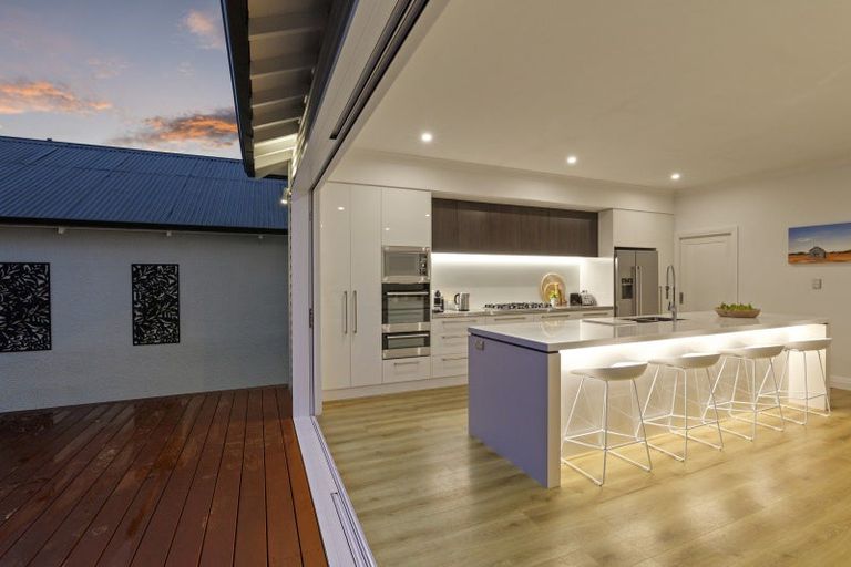 Photo of property in 140 Weston Road, St Albans, Christchurch, 8052