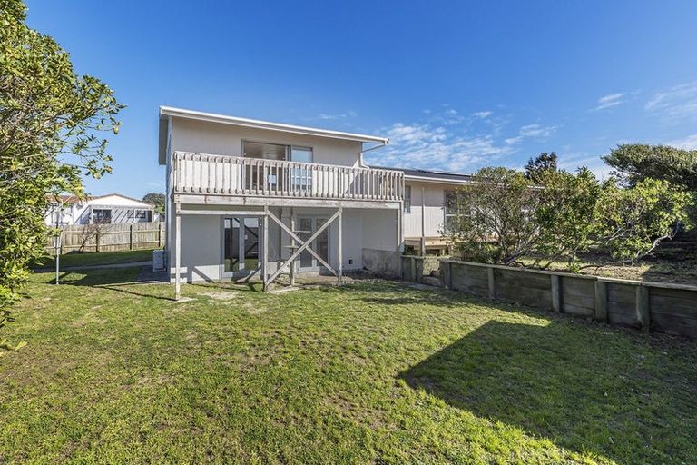 Photo of property in 128 Pikarere Street, Titahi Bay, Porirua, 5022
