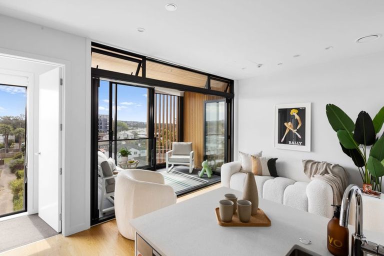 Photo of property in Frank Sargeson Apts, 308/80 Anzac Street, Takapuna, Auckland, 0622