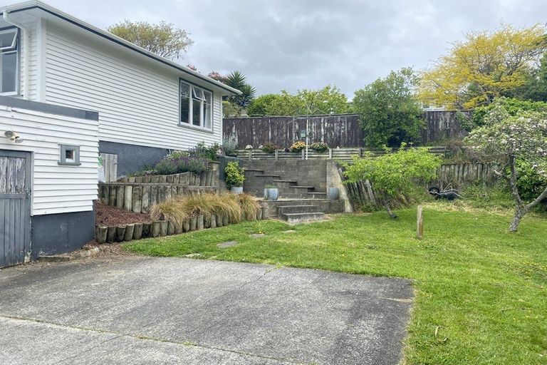 Photo of property in 68 The Drive, Tawa, Wellington, 5028