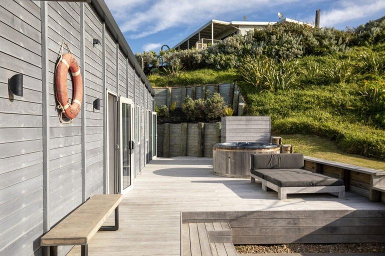 Photo of property in 115 Riria Kereopa Memorial Drive, Raglan, 3297