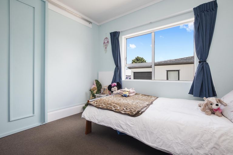 Photo of property in 11 Collingwood Road, Waiuku, 2123