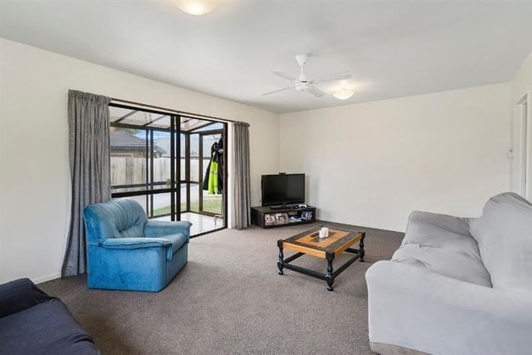 Photo of property in 1/27 Aberfoyle Place, Parklands, Christchurch, 8083