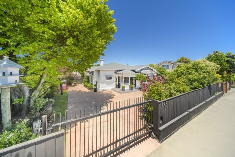 Photo of property in 320 Featherston Street, Palmerston North, 4410