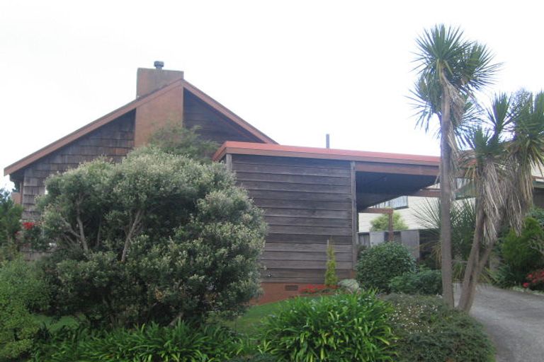 Photo of property in 8 Curacao Place, Grenada Village, Wellington, 6037